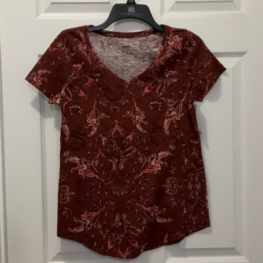 3/$15🌻Sonoma Everyday Floral Vneck Shirt
